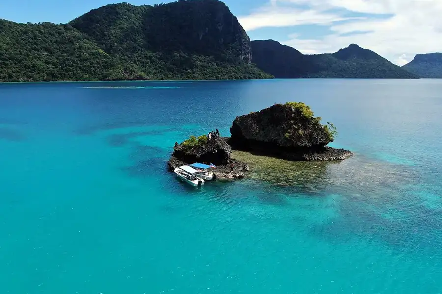 Speedboat excursion visiting the islands near Semporna Luma Selakan